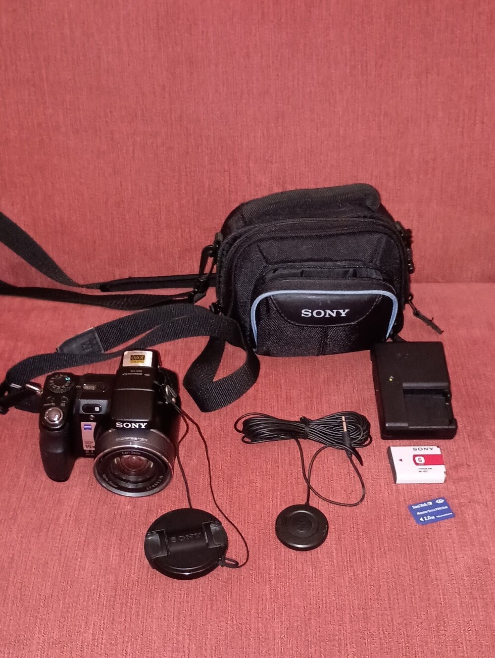 Sony MPEG  Movie VX Black Compact Digital Camera with Accessories